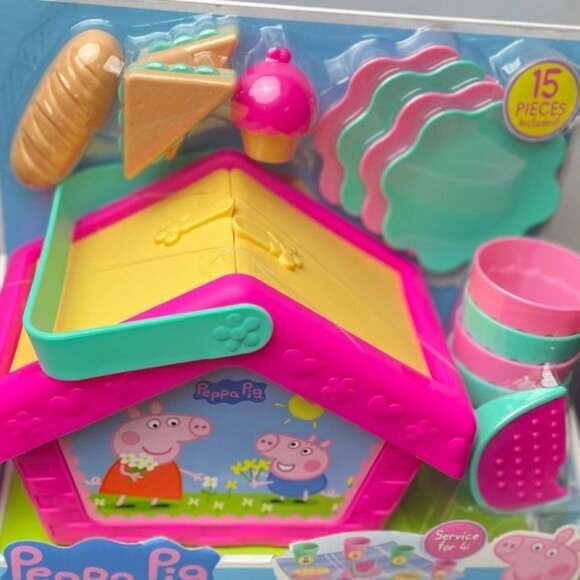 PEPPA PIG'S Let’s Have A Picnic Set 15 Pieces Basket Service For 4 Toy (#8835) - Picture 9 of 9